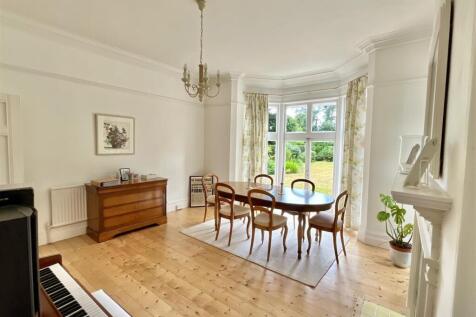 1DelganyVillas_DiningRoom_AltAngle.jpg