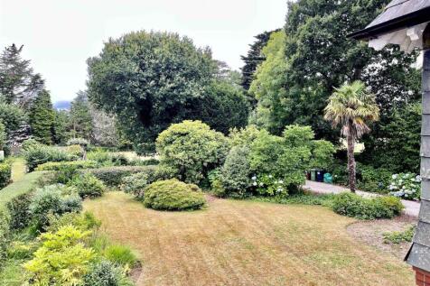 1DelganyVillas_GardensFromBed1.jpg