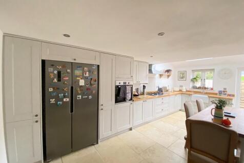 Kitchen/Dining Space