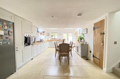 Kitchen/Dining Space