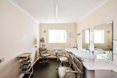 RESIDENTS SALON