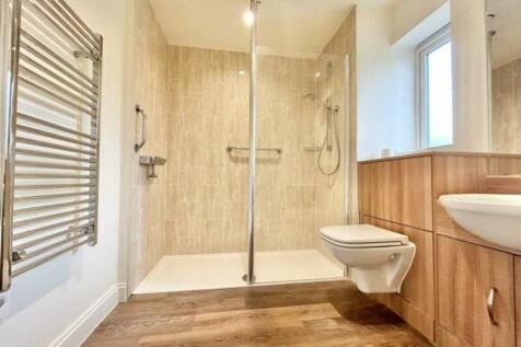 ENSUITE SHOWER ROOM