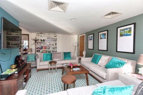 RESIDENTS LOUNGE