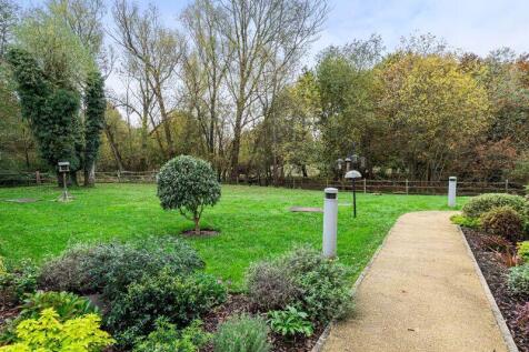 NEARBY WOODLAND AND LAKESIDE WALK