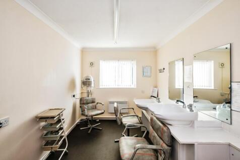 RESIDENTS SALON