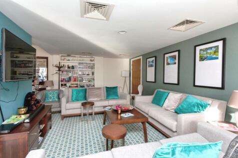 RESIDENTS LOUNGE