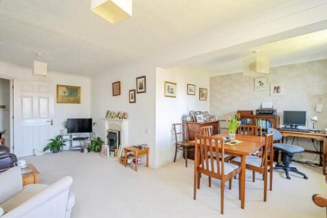 LOUNGE/DINNING ROOM