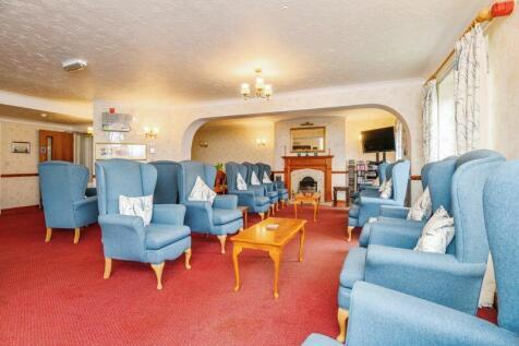 COMMUNAL LOUNGE