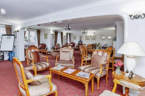 COMMUNAL LOUNGE
