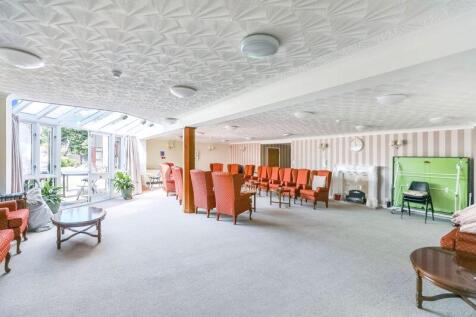 COMMUNAL LOUNGE