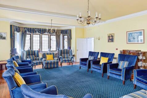 COMMUNAL LOUNGE