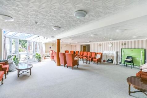 COMMUNAL LOUNGE