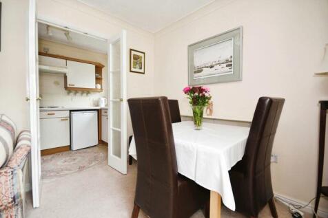 Living Room/Dining Area