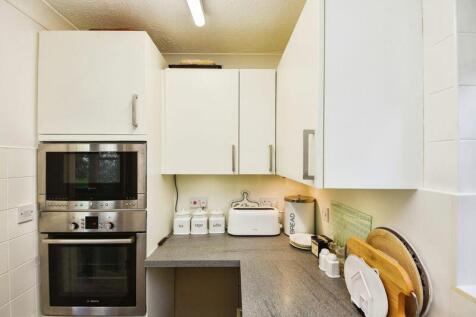 COMMUNAL KITCHEN