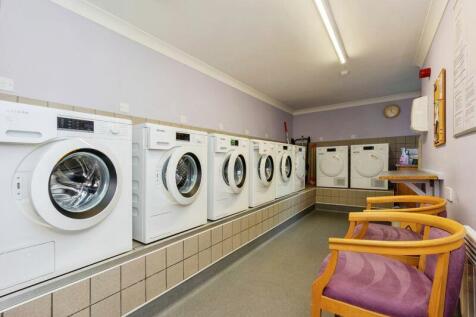 COMMUNAL LAUNDRY ROOM