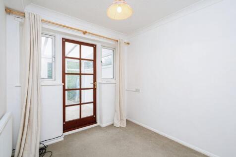 BEDROOM/DINING ROOM