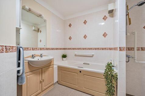 Bath/Wet Room 