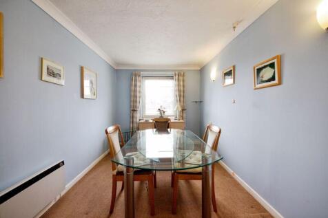 Bedroom/Dining Room 