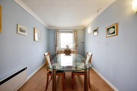 Bedroom/Dining Room