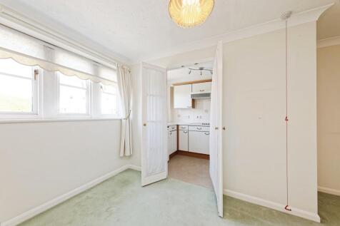 Lounge to Kitchen