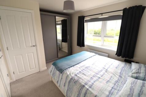 Bedroom one1.JPG