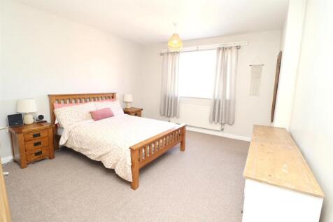 Bedroom one1.JPG