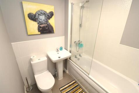 Bathroom.JPG