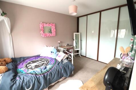 Bedroom two1.JPG
