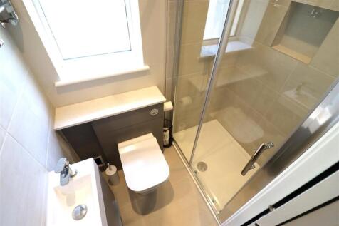 Downstairs en-suite