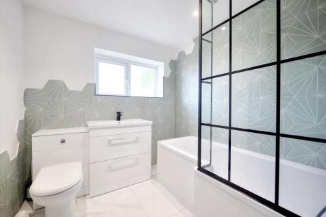 Family bathroom 1