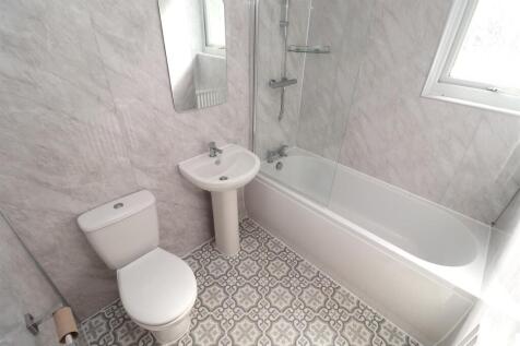 Bathroom.JPG