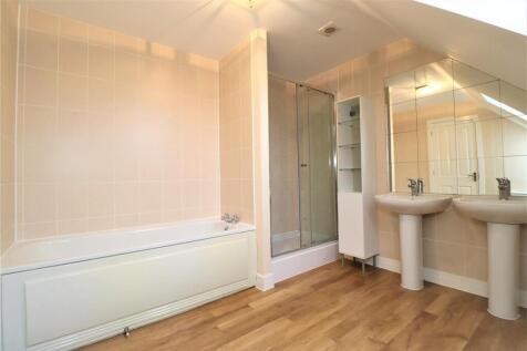 Master bedroom en-suite.jpg