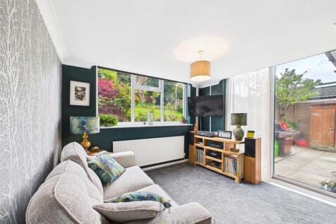 Living/Dining Area
