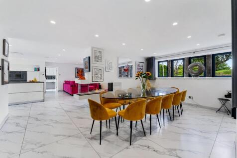 Bar/Dining Room