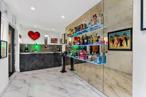 Bar/Dining Room