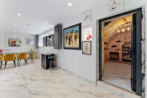 Bar/Dining Room