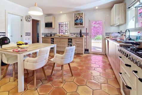 Property Image 9