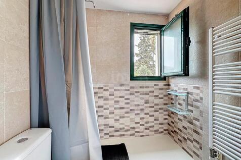 Property Image 100