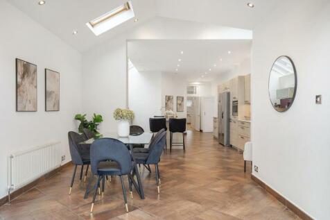 Kitchen | Dining Area