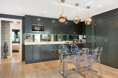 Kitchen | Dining room
