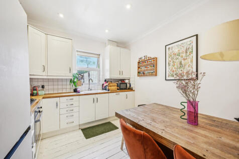 Kitchen / Dining