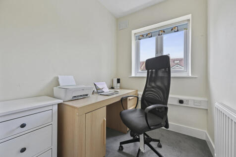Bedroom / Study