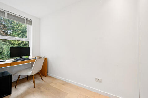 Bedroom / Office