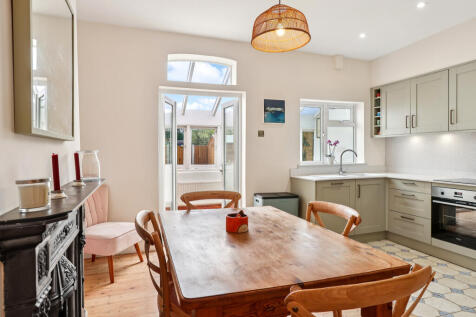 Kitchen | Dining