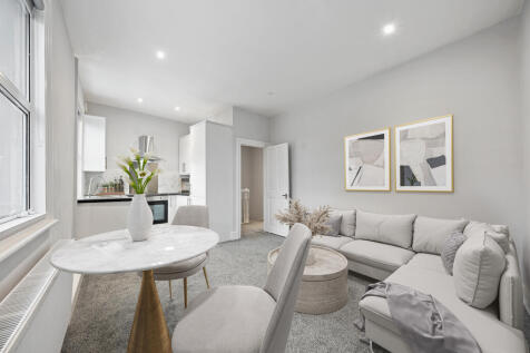 Kitchen / Reception