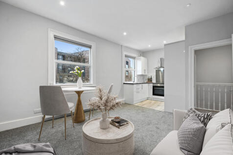 Kitchen / Reception