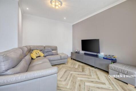 Lyndhurst Drive