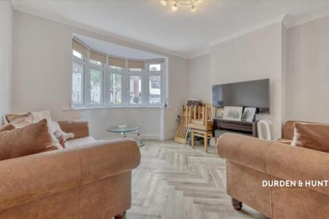 Lyndhurst Drive