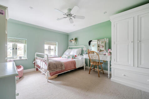 1380317-19-691204...