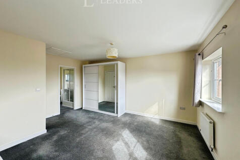 Master Bedroom (2)
